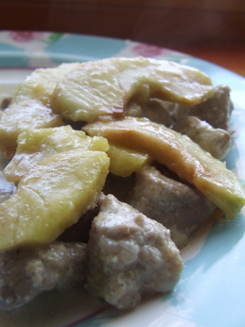 Kiauliena su garstyciomis ir brendziu Kiauliena su garstyciomis ir brendziu